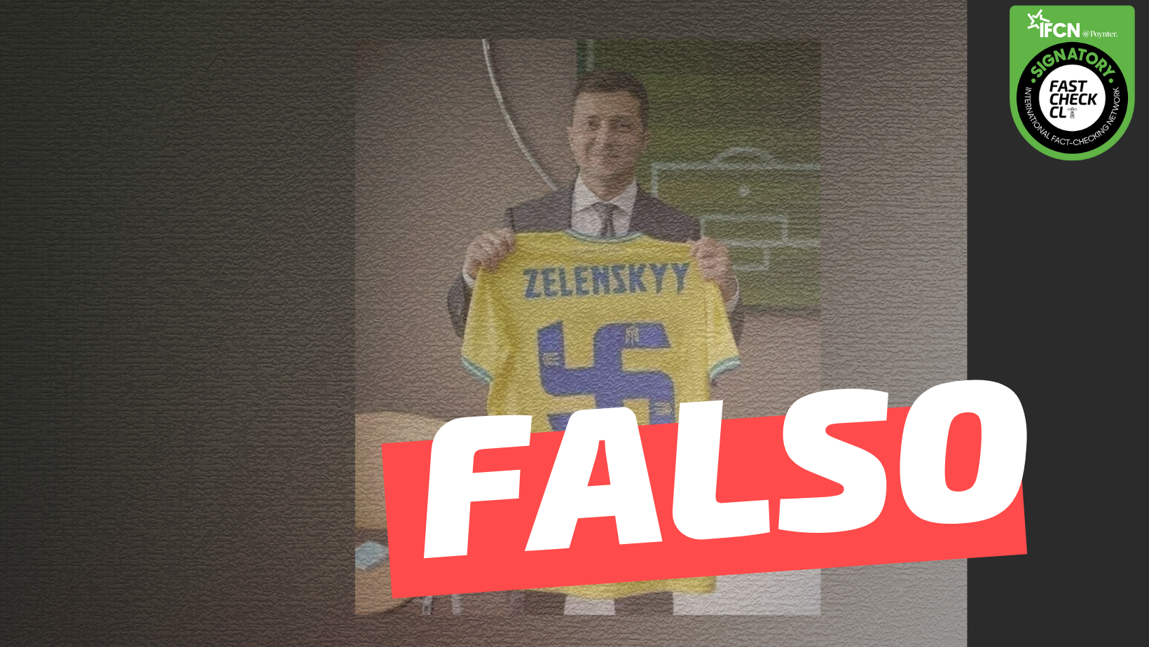 You are currently viewing (Imagen) Presidente de Ucrania, Volodimir Zelenski, posando con una polera con la esvástica nazi: #Falso