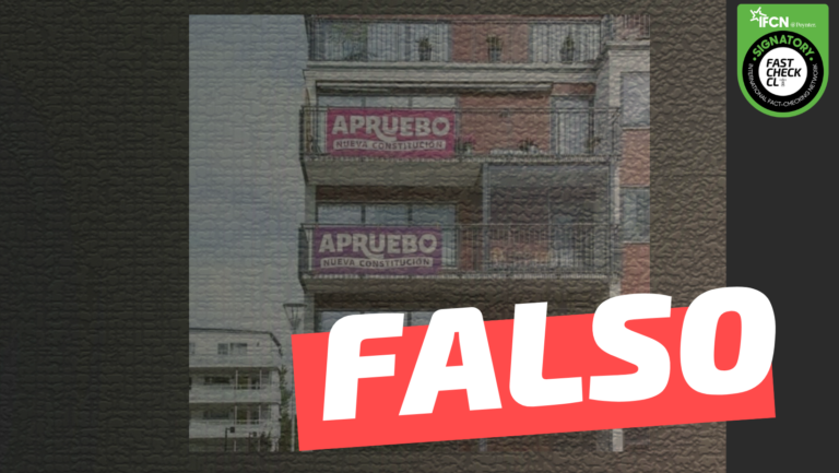 Read more about the article (Imagen) En balcones de un edificio cuelgan lienzos a favor del Apruebo: #Falso