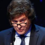 Gobierno de Milei prohíbe lenguaje inclusivo en las Fuerzas Armadas argentinas