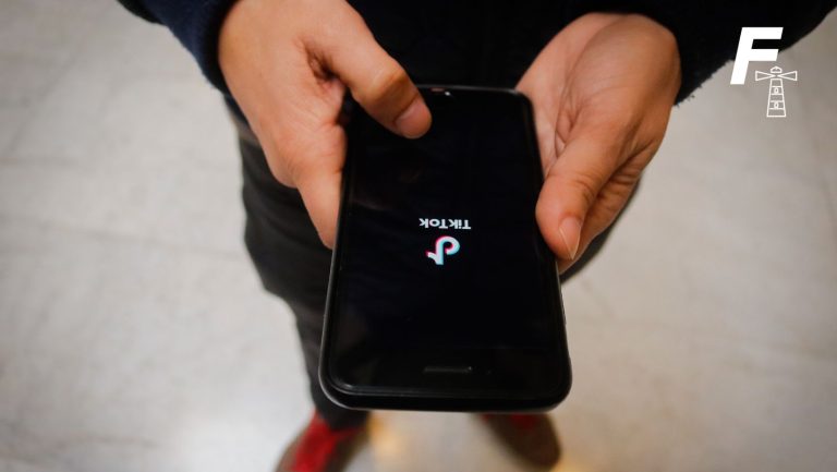 Read more about the article EE.UU exigirá que TikTok se separe de su empresa matriz china o sufrirá una prohibición total en el país 