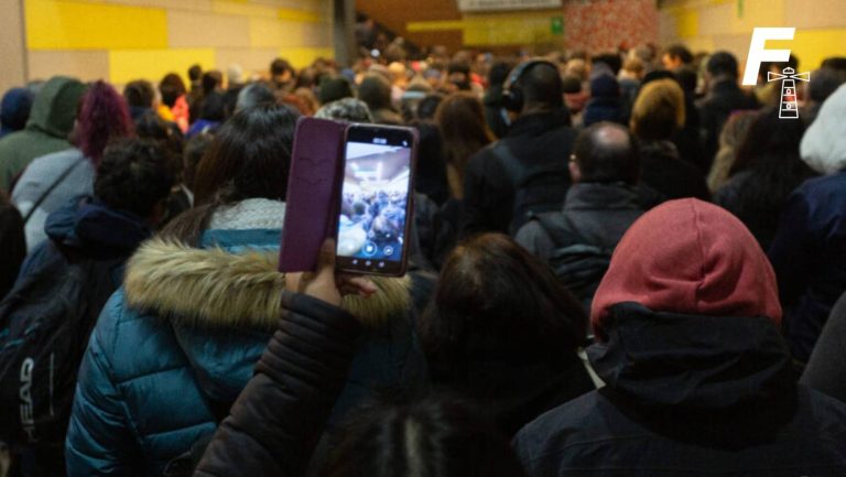 Read more about the article Cierre de estaciones en Metro de Santiago: ¿Qué se sabe de los problemas en Línea 1 y Línea 2?