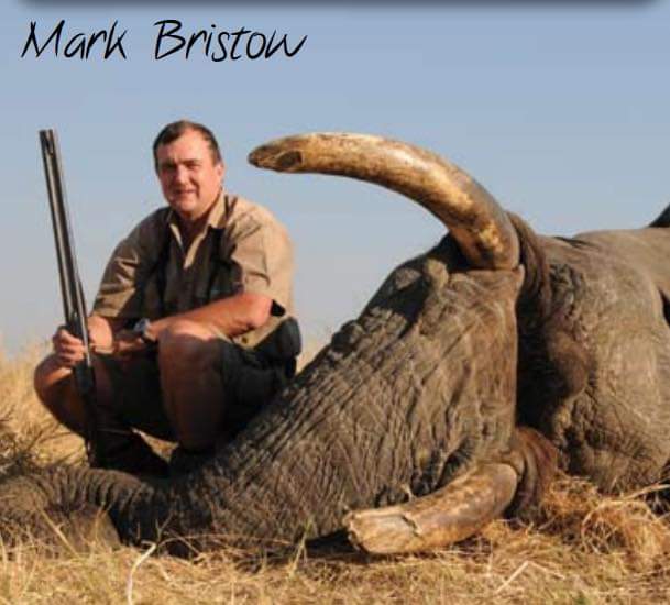 Mark Bristow con un elefante.