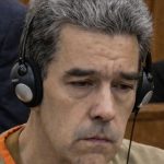 Imagen de Nicolás Maduro en tribunal de EE.UU. es falsa: se generó con inteligencia artificial